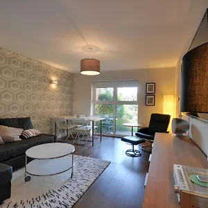 Apartment The Garden Apartment, Near Airport &, Manchester